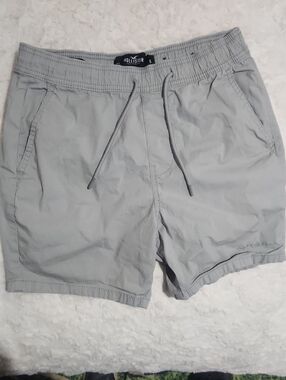 Hollister Light Gray Men’s Flat Front Drawstring Shorts